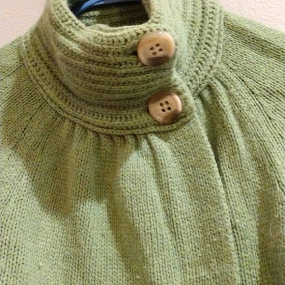 Old Navy Medium Green Sweater. - Picture 2 of 8